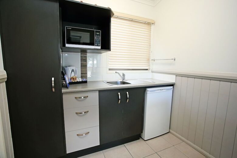 Cabana Big4 Rowes Bay Beachfront Holiday Park
