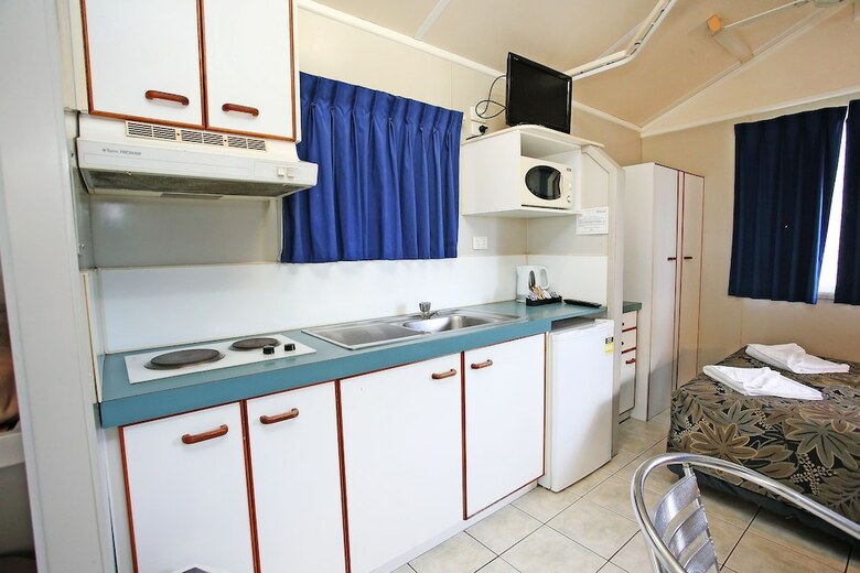 Cabana Big4 Rowes Bay Beachfront Holiday Park