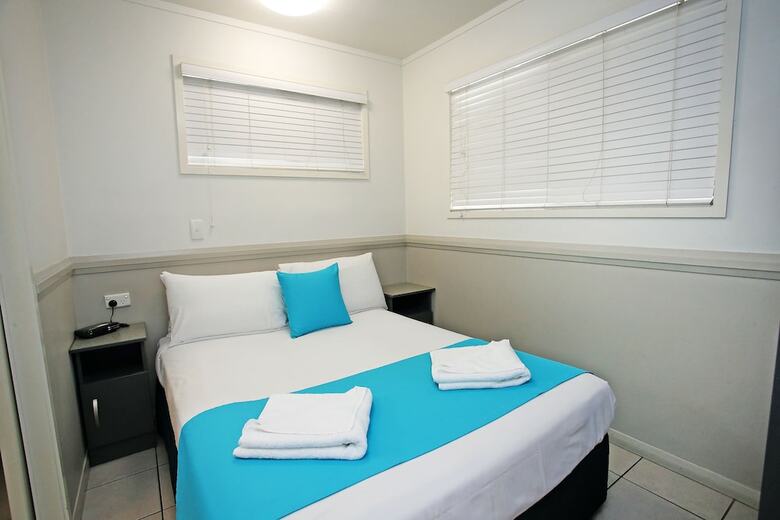 Cabana Big4 Rowes Bay Beachfront Holiday Park