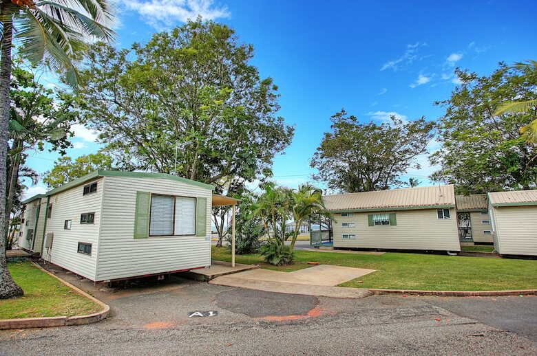 Cabana Big4 Rowes Bay Beachfront Holiday Park
