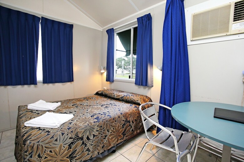Cabana Big4 Rowes Bay Beachfront Holiday Park