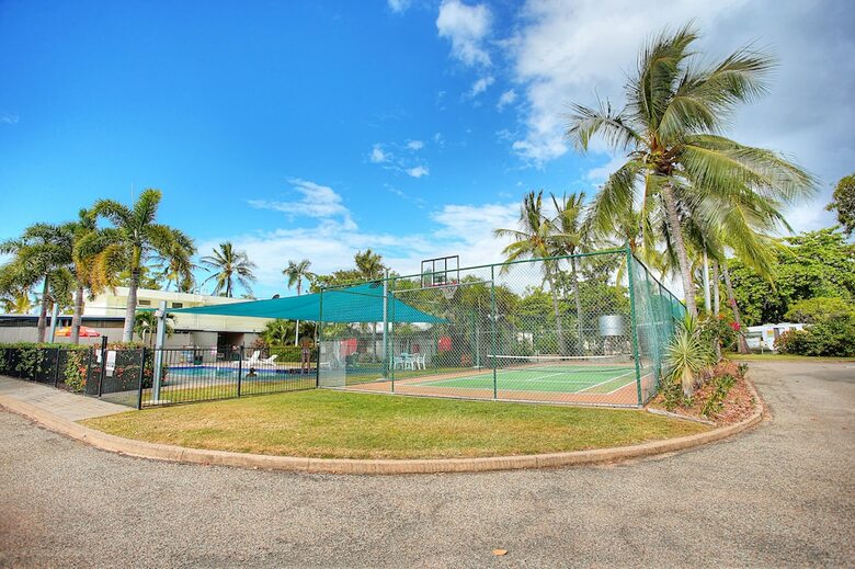 Cabana Big4 Rowes Bay Beachfront Holiday Park