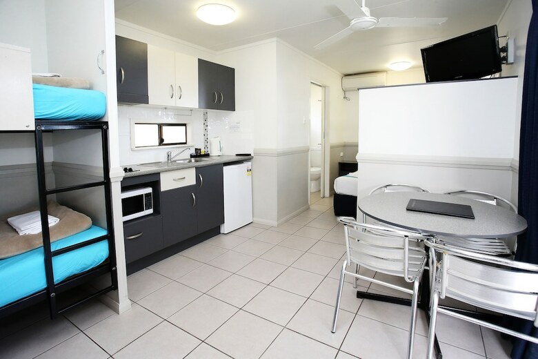 Cabana Big4 Rowes Bay Beachfront Holiday Park