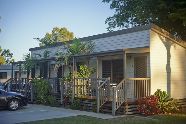 Cabana Big4 Rowes Bay Beachfront Holiday Park