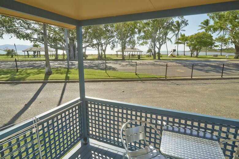 Cabana Big4 Rowes Bay Beachfront Holiday Park