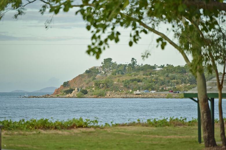 Cabana Big4 Rowes Bay Beachfront Holiday Park