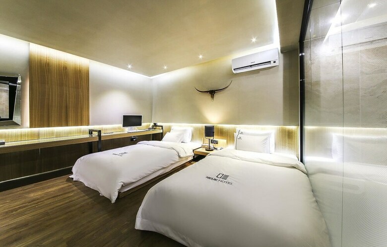 Neue Hotel