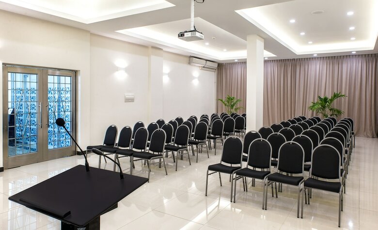 Tanoa International Dateline Hotel