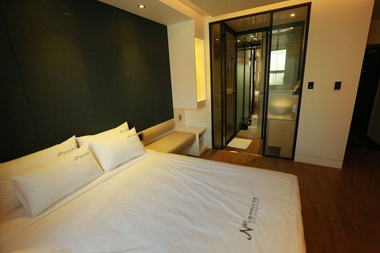 Noel Business Hotel