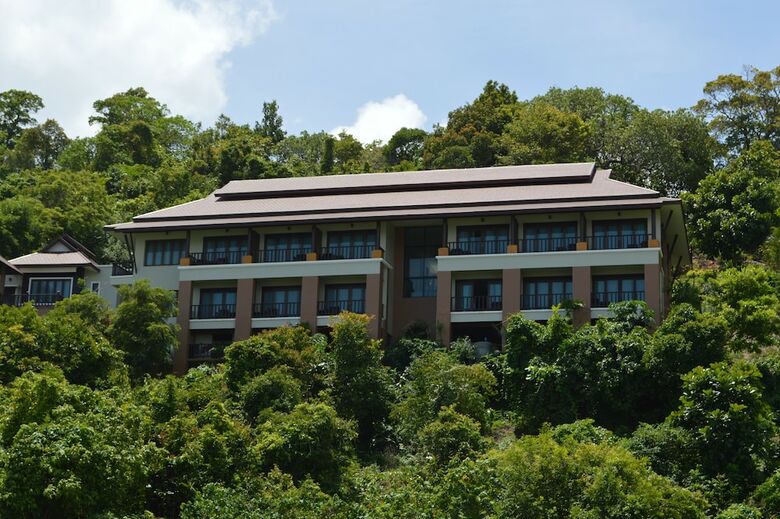 Victoria Cliff Hotel & Resort