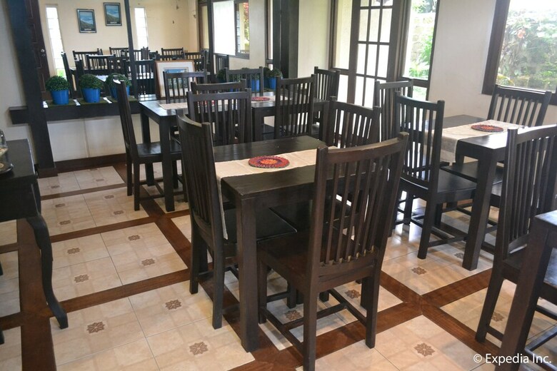 Hotel Twin Pines Suites