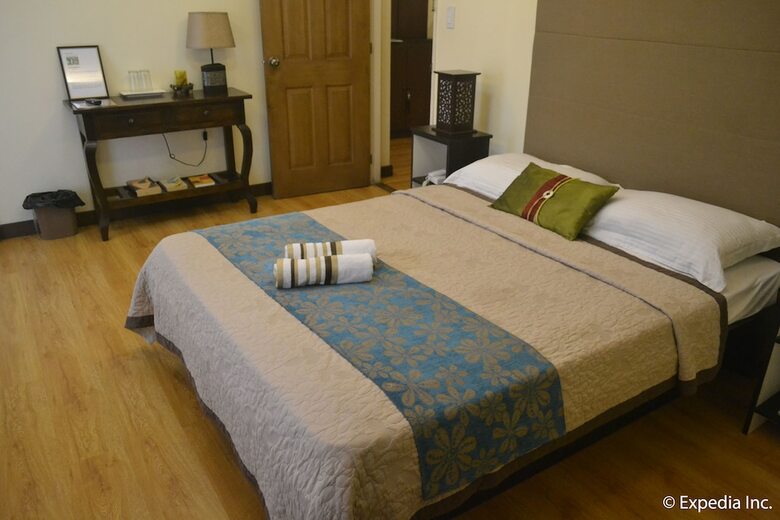 Hotel Twin Pines Suites