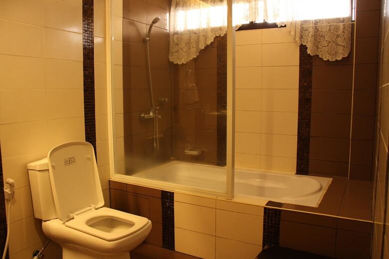 Hotel Twin Pines Suites