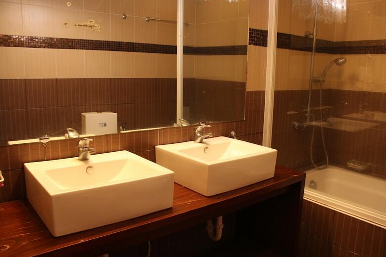 Hotel Twin Pines Suites