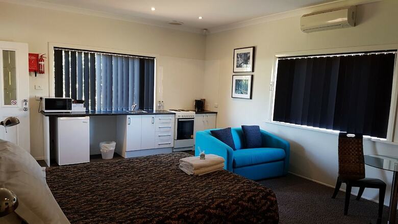 Hotel Suites On Avon