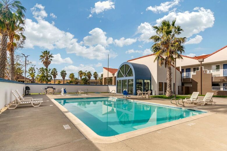 Hotel Quality Inn And Suites