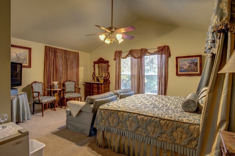 Amid Summer's Inn Bed And Breakfast
