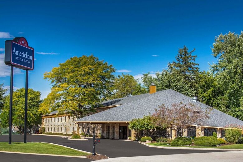 Hotel Americinn By Wyndham Delafield