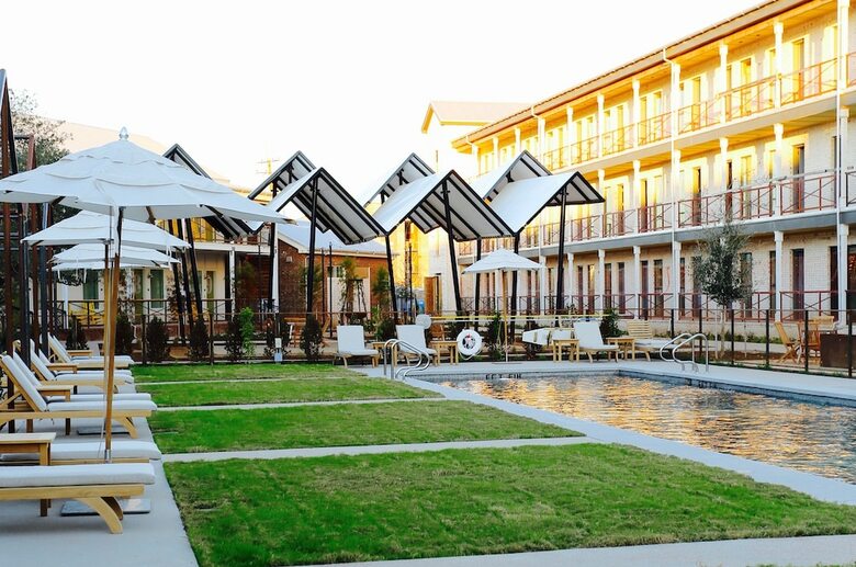 Cavalry Court, By Valencia Hotel Group