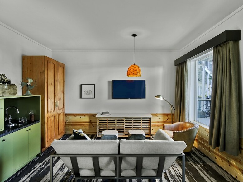 Cavalry Court, By Valencia Hotel Group