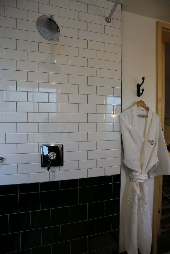 Cavalry Court, By Valencia Hotel Group