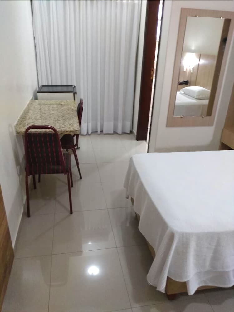 Victoria Plaza Hotel