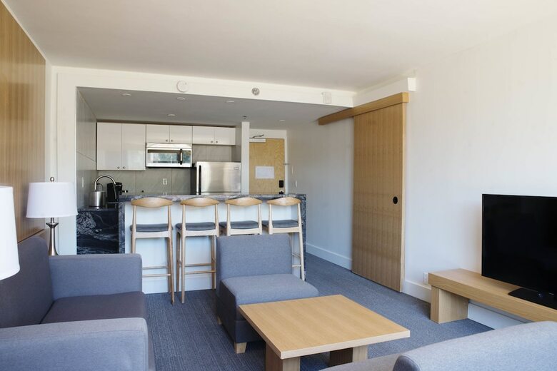 West Wing Hotel, Ascend Hotel Collection