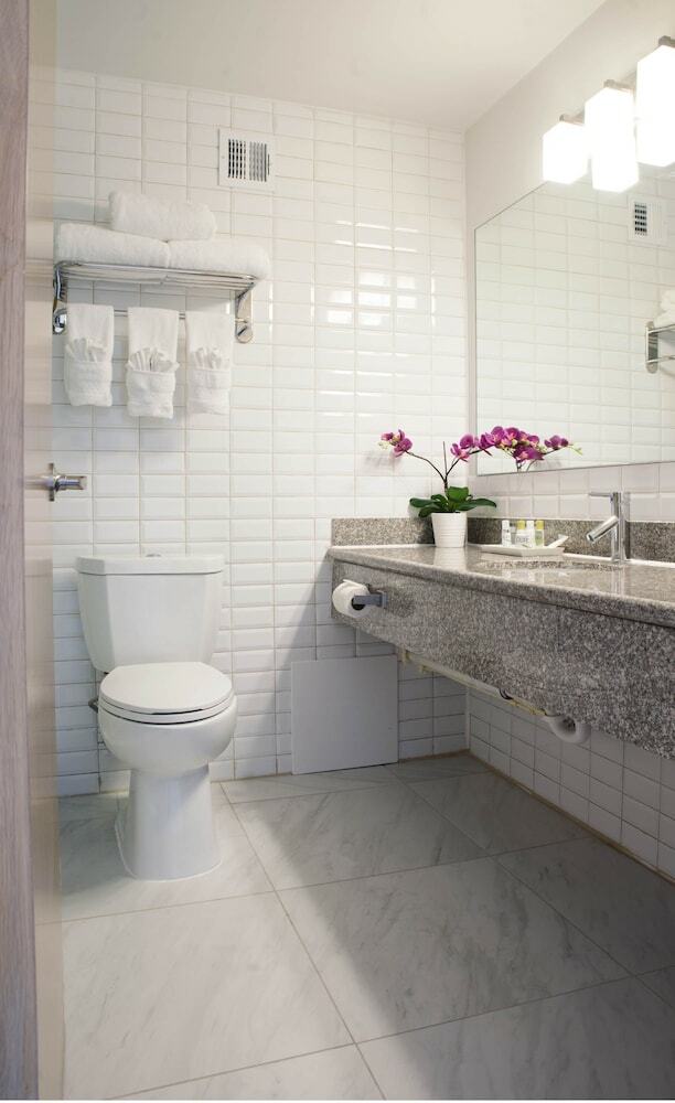 West Wing Hotel, Ascend Hotel Collection