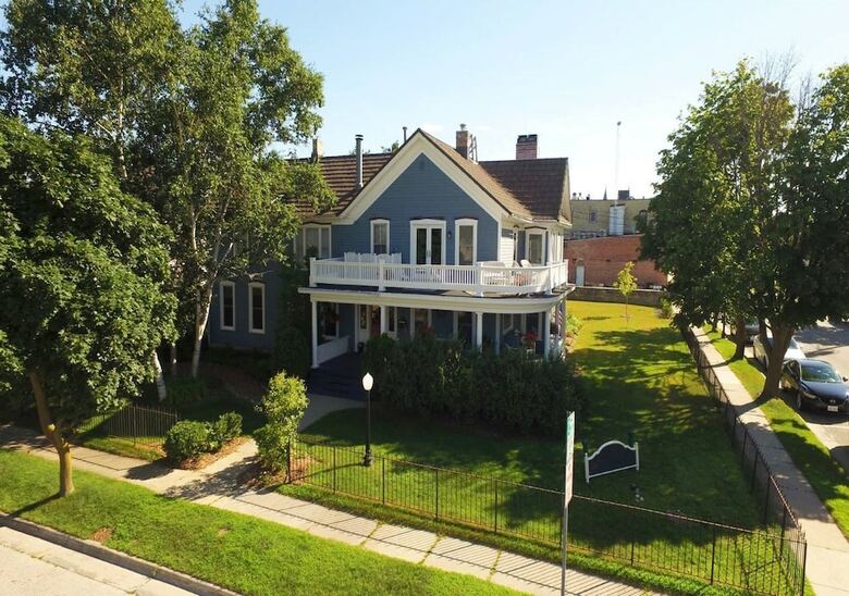 Diplomat Bed And Breakfast