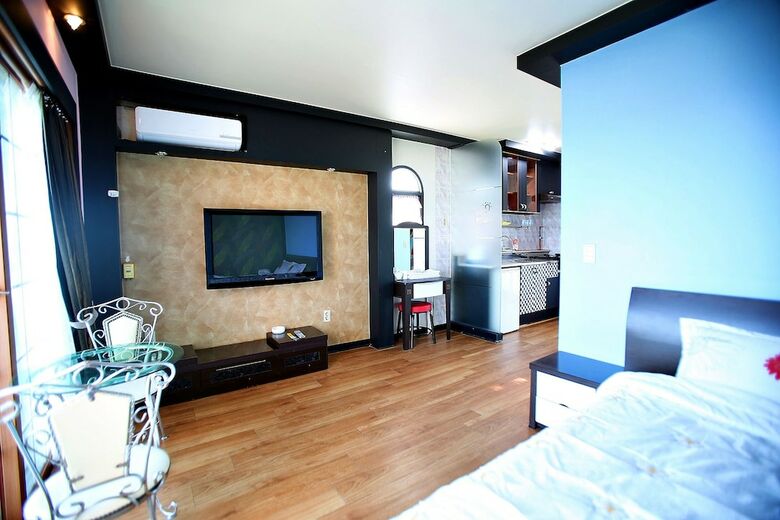 Grand Blue Pension