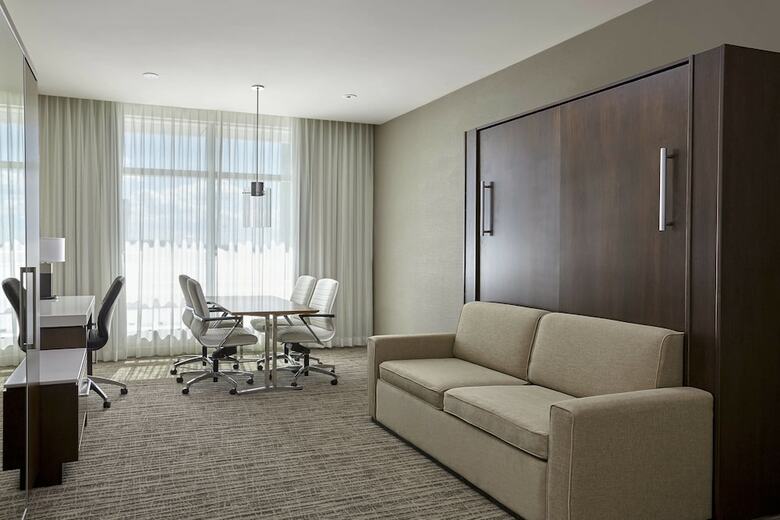 Calgary Airport Marriott In-terminal Hotel
