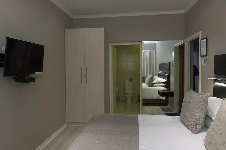 Hotel The Suburban