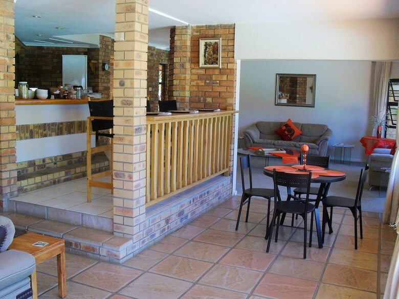 8 Royal Palm Bed & Breakfast