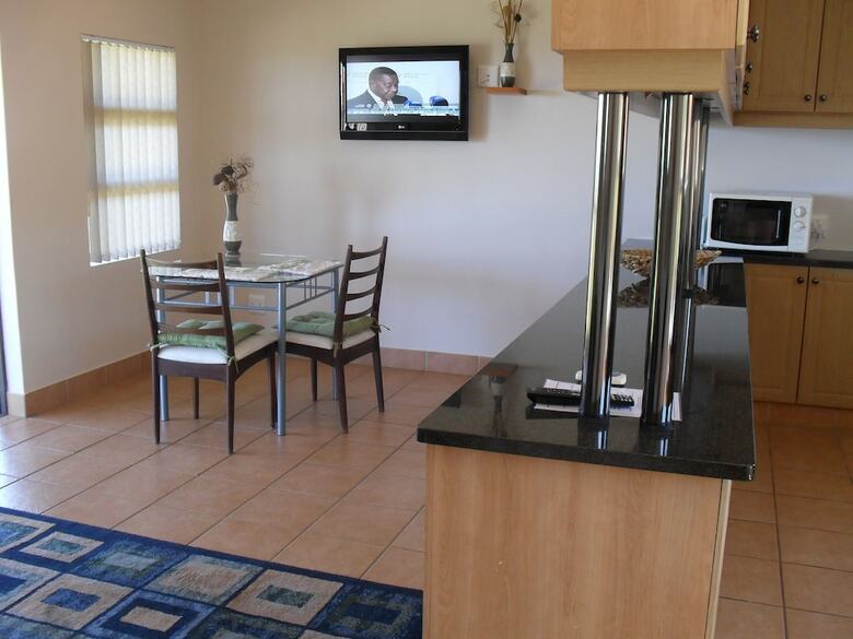 8 Royal Palm Bed & Breakfast