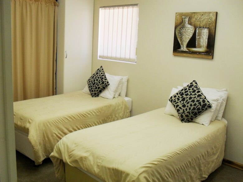 8 Royal Palm Bed & Breakfast
