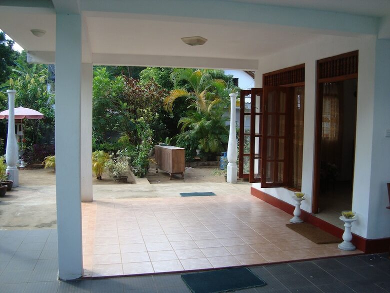 Hotel White Villa