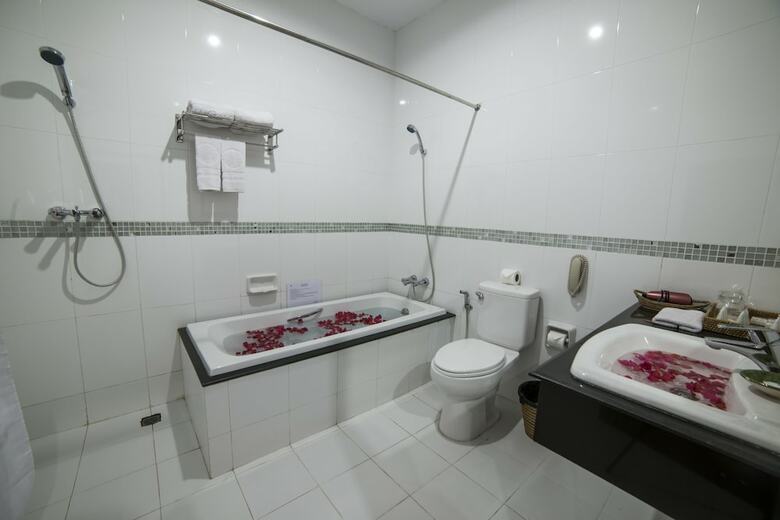 Gracious Bagan Hotel