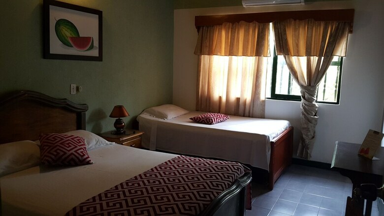 Hotel La Casa Amarela