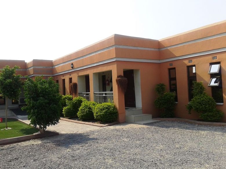 Posada Gumare Executive Lodge