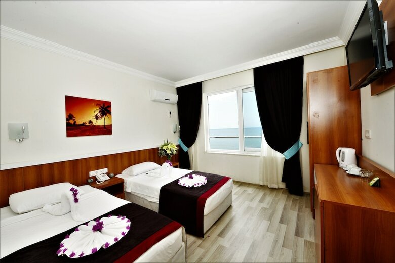 M.c.a. Marquis Hotel