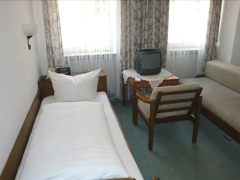 Hocher Hotel & Caf�