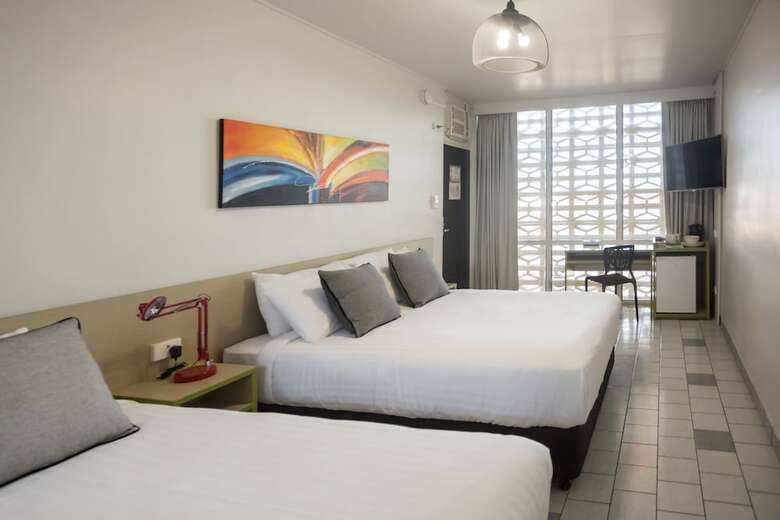 Motel Nightcap At Emerald Star Hotel