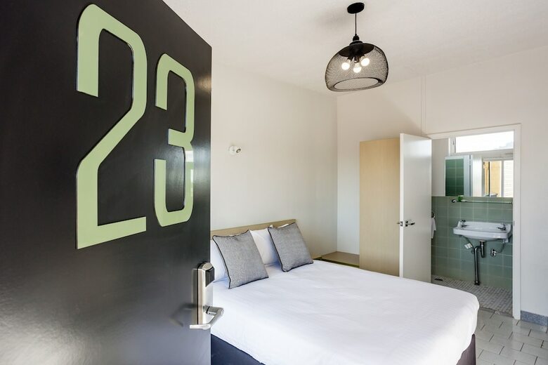 Motel Nightcap At Emerald Star Hotel