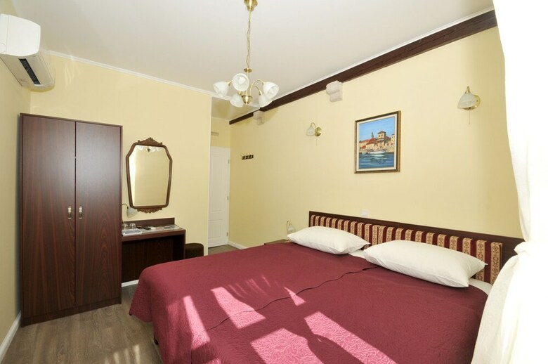 Hotel Palace Central Square