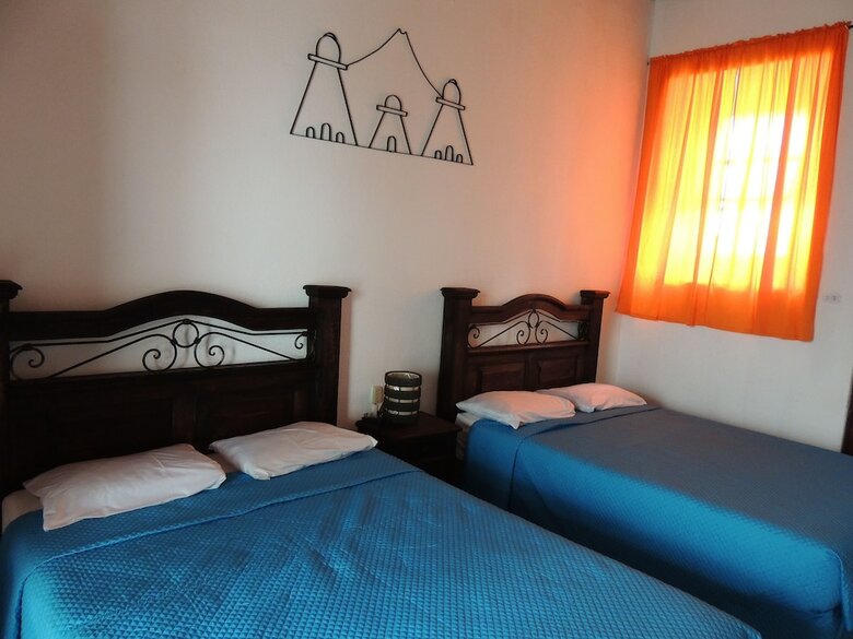 Hostal Feathers Hotel And Lounge