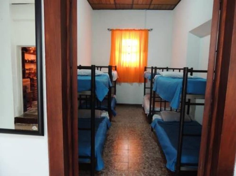 Hostal Feathers Hotel And Lounge