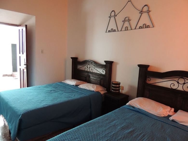 Hostal Feathers Hotel And Lounge