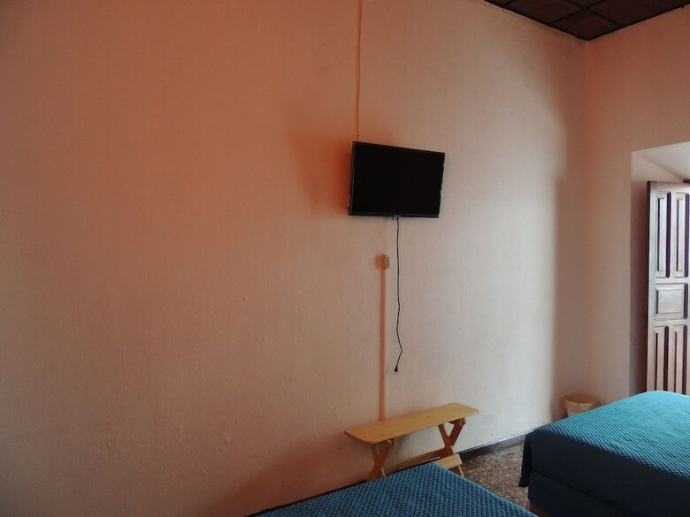 Hostal Feathers Hotel And Lounge