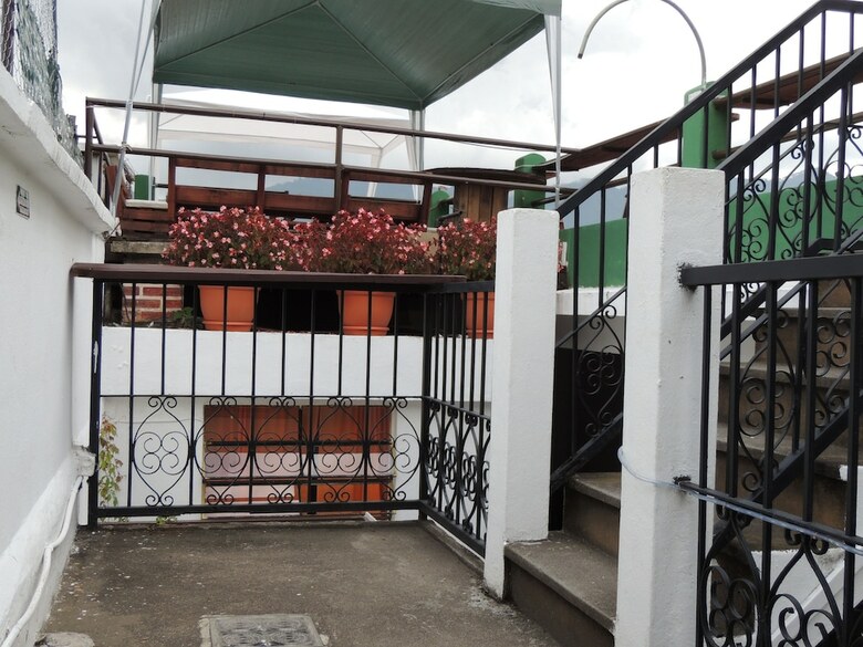 Hostal Feathers Hotel And Lounge