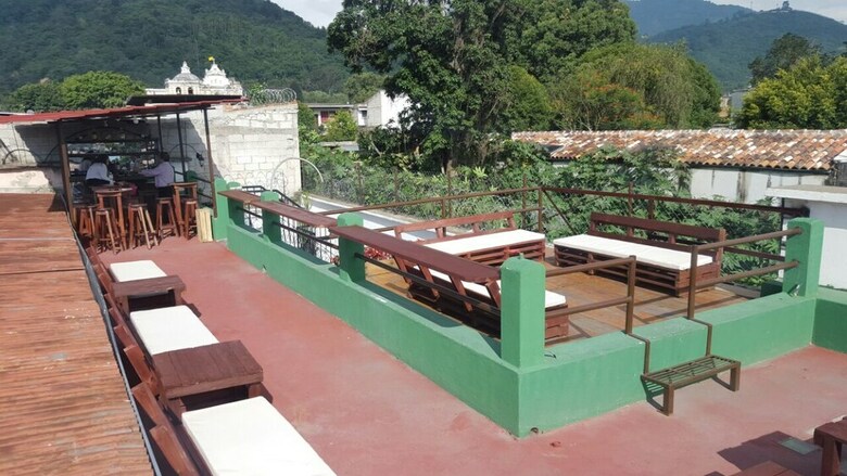 Hostal Feathers Hotel And Lounge